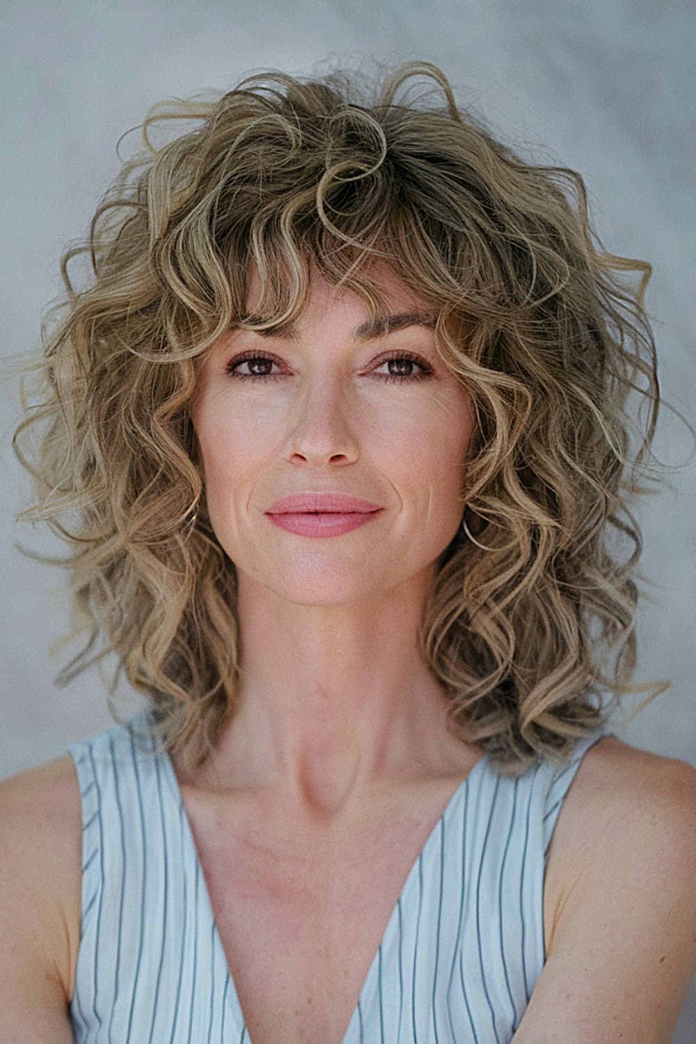 Shaggy curly haircut for women over 40